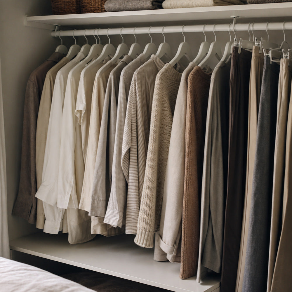 Comment ranger ses vêtements dans une petite armoire